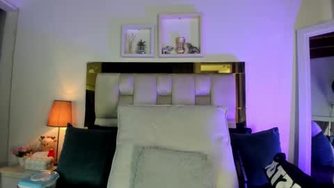 Isabella online show from March 5, 12:12 pm