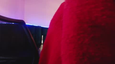 Emily  online show from November 6, 11:33 am