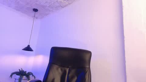 Snapshot of _emilywalker1 chatting on December 30, 3:24 pm Emily walker online show from December 30, 3:24 pm