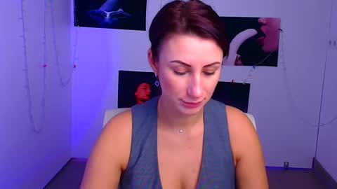 Emma online show from December 12, 4:21 pm