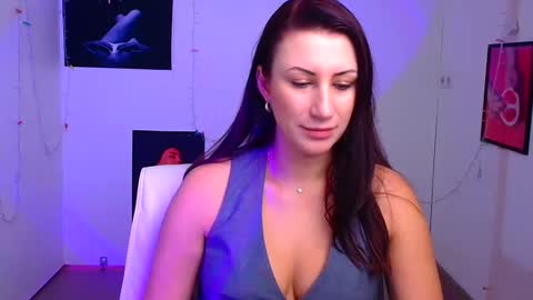 Emma online show from December 20, 12:49 pm