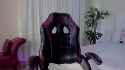 Snapshot of _emma_queen_ chatting on November 25, 7:03 pm Emma online show from November 25, 7:03 pm