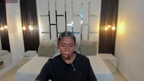 Snapshot of _emma_willliams_ chatting on November 25, 1:55 pm Emma online show from November 25, 1:55 pm