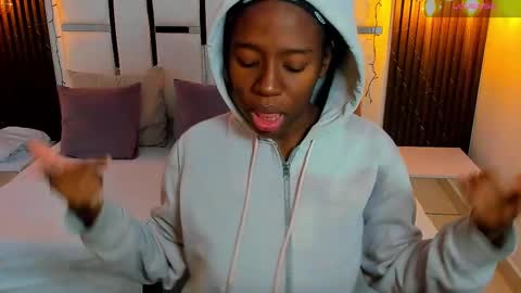 Snapshot of _emma_willliams_ chatting on December 15, 1:59 pm Emma online show from December 15, 1:59 pm