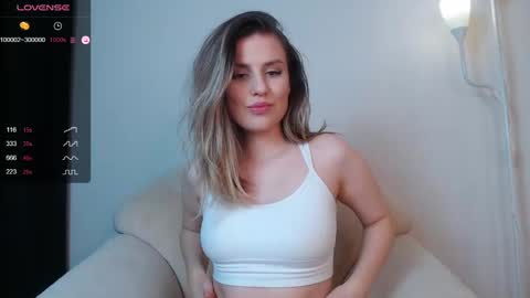 Snapshot of _esmeraldiyaa_ chatting on January 23, 9:07 pm _esmeraldiyaa_ online show from January 23, 9:07 pm