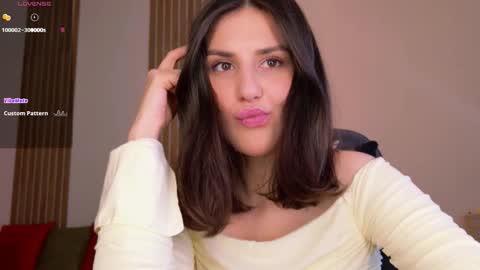 _esmeraldiyaa_ online show from February 9, 8:46 pm