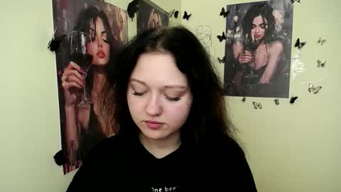 Snapshot of _foxy_lady chatting on September 16, 6:03 am Alice online show from September 16, 6:03 am