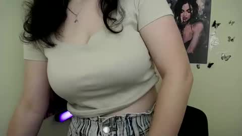 Snapshot of _foxy_lady chatting on September 20, 6:03 am Alice online show from September 20, 6:03 am