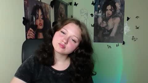 Snapshot of _foxy_lady chatting on June 8, 6:30 pm Alice online show from June 8, 6:30 pm