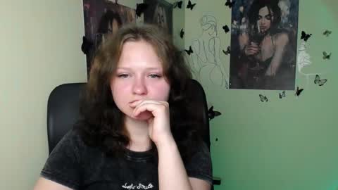 Snapshot of _foxy_lady chatting on July 3, 6:09 am Alice online show from July 3, 6:09 am
