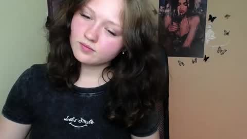 Snapshot of _foxy_lady chatting on July 10, 6:21 pm Alice online show from July 10, 6:21 pm