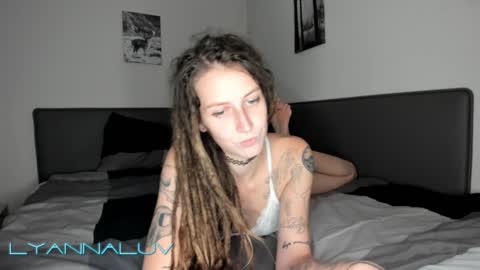 Snapshot of _fuckinparadise chatting on January 4, 3:17 pm Lyanna and Derek online show from January 4, 3:17 pm