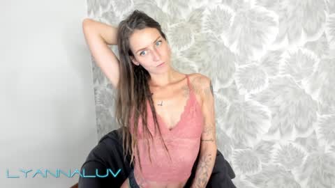 Snapshot of _fuckinparadise chatting on February 1, 2:05 am Lyanna and Derek online show from February 1, 2:05 am