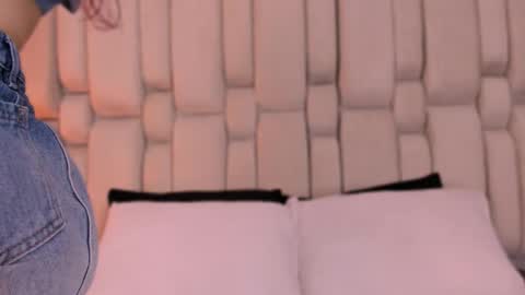 Gigi online show from December 20, 12:01 pm