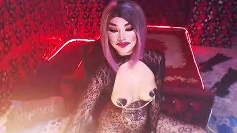 Snapshot of _hailyourqueenx chatting on December 3, 9:34 pm GoDDess Chloe online show from December 3, 9:34 pm