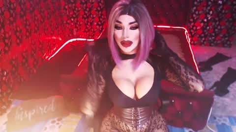 Snapshot of _hailyourqueenx chatting on December 4, 12:41 am GoDDess Chloe online show from December 4, 12:41 am