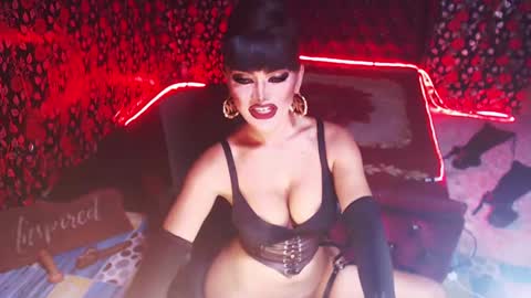 Snapshot of _hailyourqueenx chatting on December 8, 7:22 pm GoDDess Chloe online show from December 8, 7:22 pm