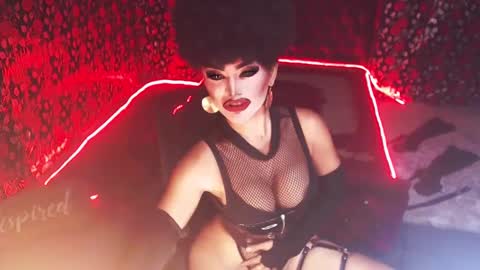 Snapshot of _hailyourqueenx chatting on December 20, 5:51 pm GoDDess Chloe online show from December 20, 5:51 pm