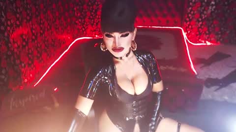 Snapshot of _hailyourqueenx chatting on December 23, 2:02 am GoDDess Chloe online show from December 23, 2:02 am