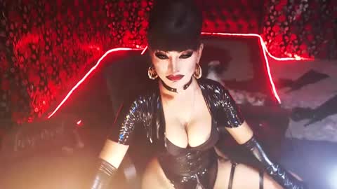 Snapshot of _hailyourqueenx chatting on December 23, 5:06 am GoDDess Chloe online show from December 23, 5:06 am