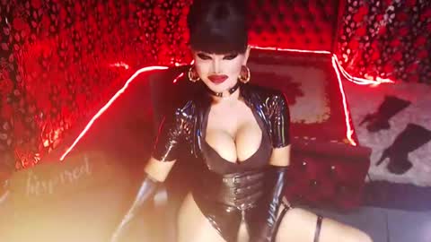 Snapshot of _hailyourqueenx chatting on December 26, 4:58 pm GoDDess Chloe online show from December 26, 4:58 pm