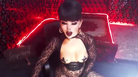 Snapshot of _hailyourqueenx chatting on January 19, 1:10 am GoDDess Chloe online show from January 19, 1:10 am