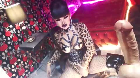 Snapshot of _hailyourqueenx chatting on September 23, 9:29 pm GoDDess Chloe online show from September 23, 9:29 pm