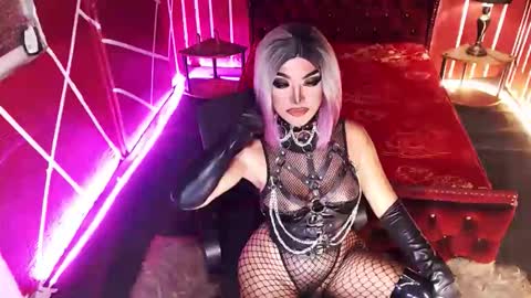 Snapshot of _hailyourqueenx chatting on September 30, 8:58 pm GoDDess Chloe online show from September 30, 8:58 pm