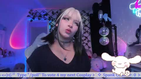Snapshot of _heavenly_blue_ chatting on October 22, 12:11 am Bluey online show from October 22, 12:11 am