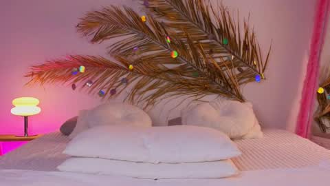 Holly online show from March 12, 7:24 am