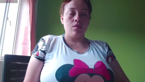 Snapshot of _honey1_ chatting on April 24, 6:21 pm Honey online show from April 24, 6:21 pm