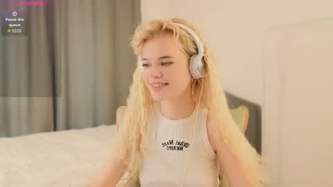 Alisha online show from July 12, 1:35 pm