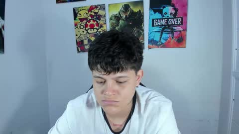 Snapshot of _ian_sweet chatting on December 16, 7:19 pm ian online show from December 16, 7:19 pm