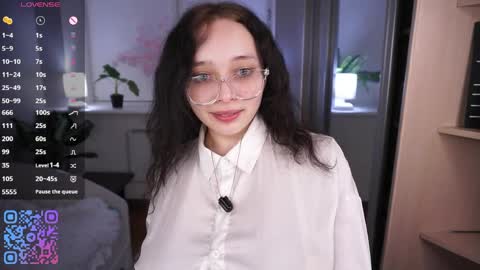 Snapshot of _inner_glow_ chatting on April 8, 5:13 pm Emily online show from April 8, 5:13 pm
