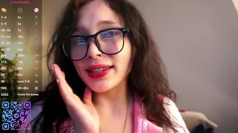 Snapshot of _inner_glow_ chatting on April 19, 6:21 pm Emily online show from April 19, 6:21 pm