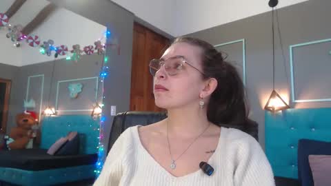 Snapshot of _isaabellaa chatting on December 18, 2:01 pm Isa online show from December 18, 2:01 pm
