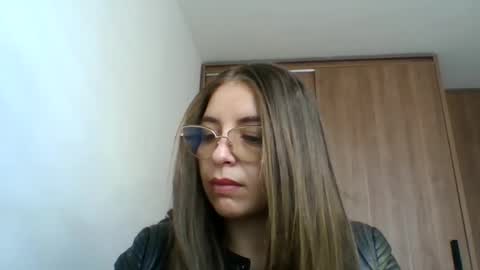 Snapshot of _isaabellaa chatting on February 8, 3:59 pm Isa online show from February 8, 3:59 pm
