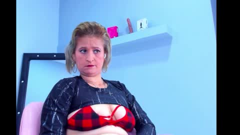 JADE  online show from February 6, 1:14 pm