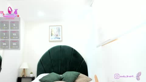    online show from April 11, 7:51 pm