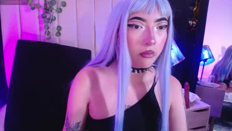 Mia online show from December 20, 2:05 pm