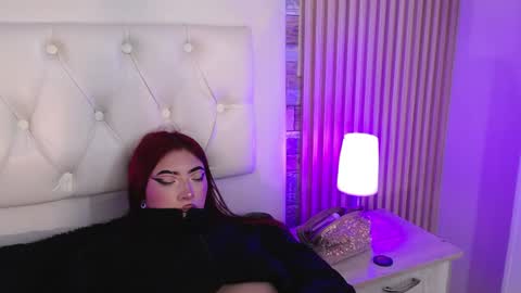 Mia online show from January 4, 4:32 pm