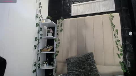 Mia online show from January 29, 12:45 pm