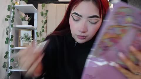 Mia online show from February 28, 1:25 pm