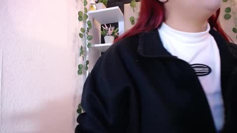 Mia online show from March 6, 1:03 pm