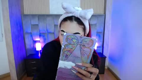 Mia online show from September 18, 3:25 pm