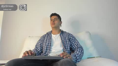 _juanes__ online show from December 18, 6:25 pm