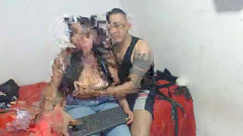 Snapshot of _juegolatino chatting on February 10, 3:10 am Cristal Damian online show from February 10, 3:10 am