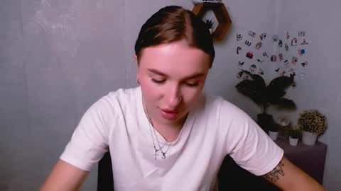 Snapshot of _julianaini_ chatting on September 17, 7:10 am Jolia online show from September 17, 7:10 am