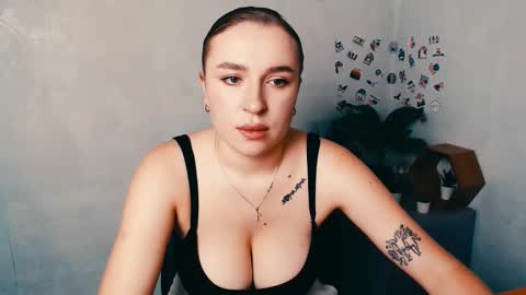 Snapshot of _julianaini_ chatting on November 12, 10:04 am Jolia online show from November 12, 10:04 am