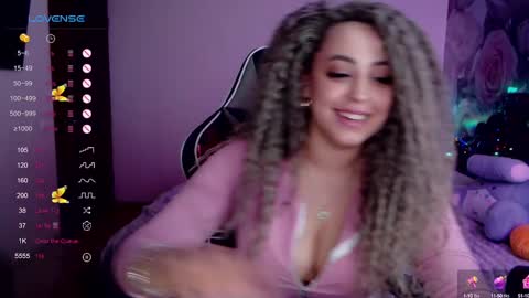 _just_a_queen_3 online show from January 13, 7:53 pm